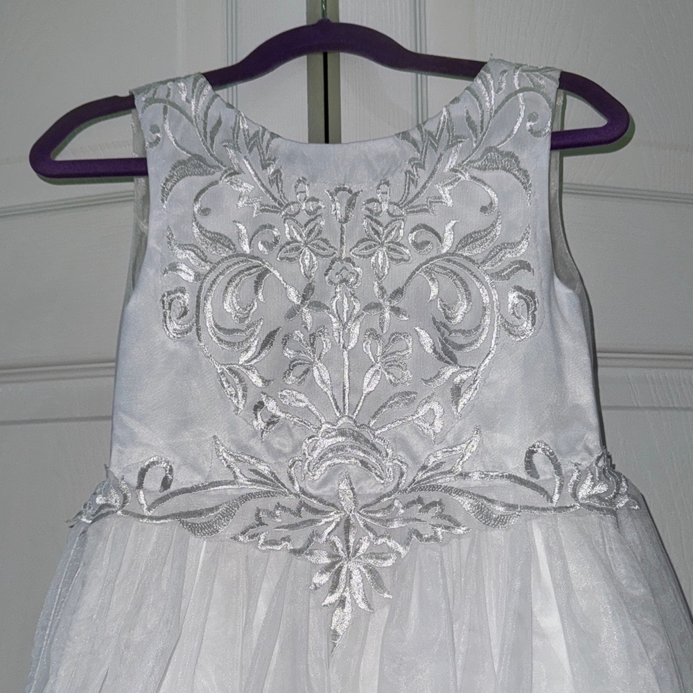 EUC- 1  Flower Girl Dresses- Elegant White Floral Kids Dress - Picture 4 of 8